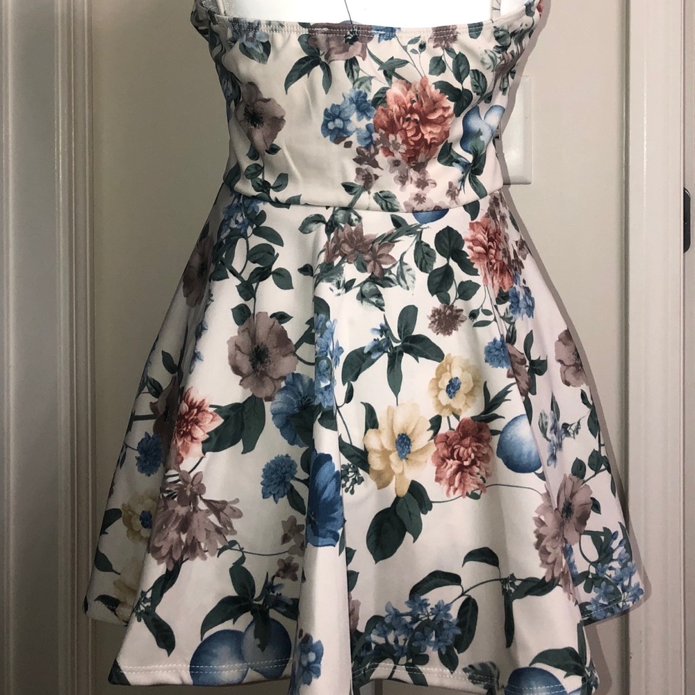 Floral Romper - Picture 3 of 3